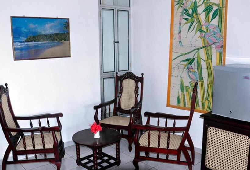 اتاق استاندارد با چشم‌انداز دریا, Little Paradise Guest House