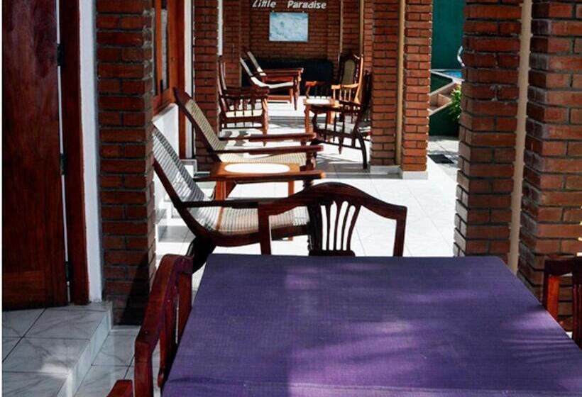 اتاق کلاسیک خانوادگی, Little Paradise