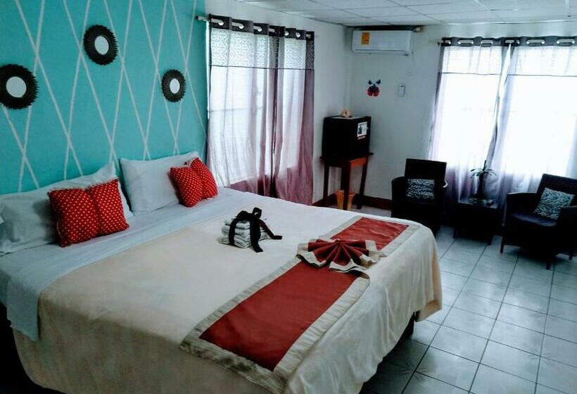 سوئیت با تخت بزرگ, The Red Hut Inn