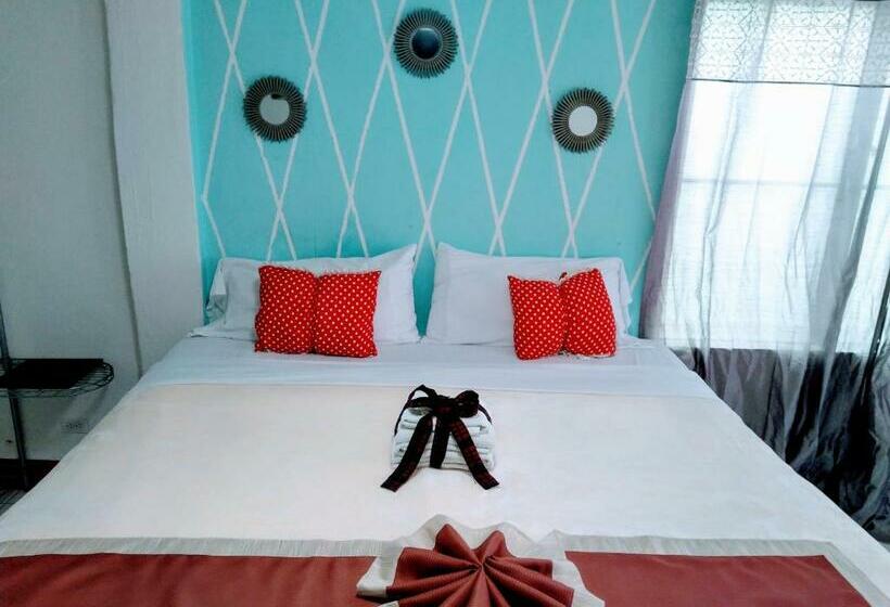سوئیت با تخت بزرگ, The Red Hut Inn