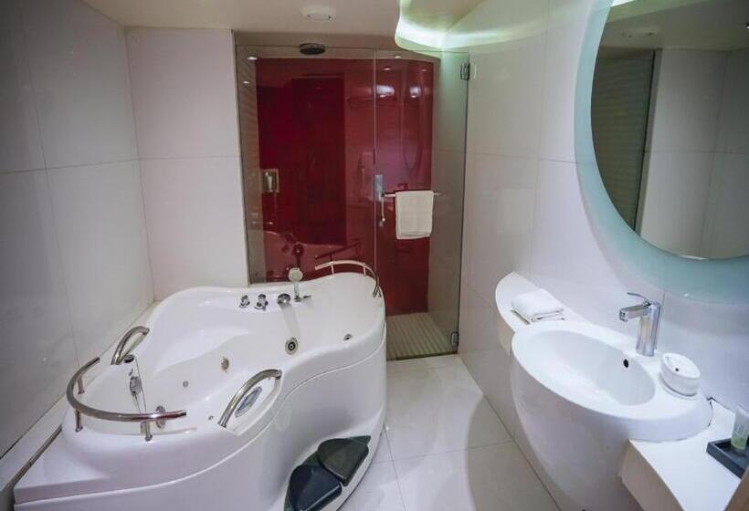 سوییت جونیور, Barsana Hotel & Resort Siliguri