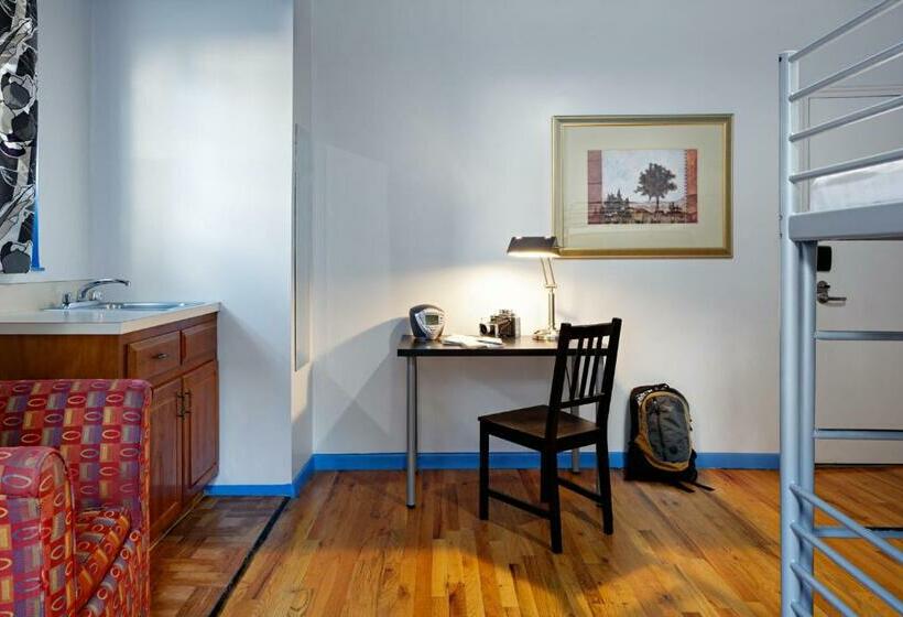 سرير فى غرفة مشتركه, Central Park West Hostel