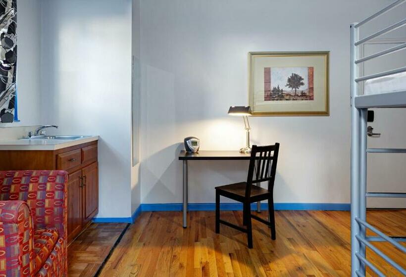 سرير فى غرفة مشتركه, Central Park West Hostel