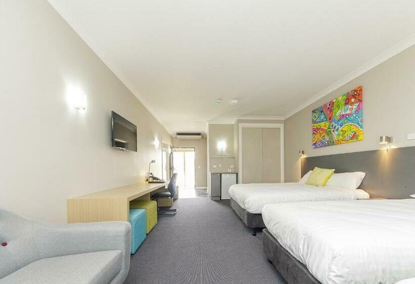 اتاق خانوادگی, Club Cowra Motel