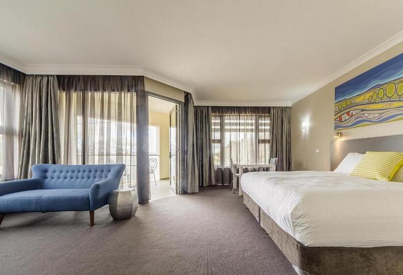سوئیت با بالکن, Club Cowra Motel