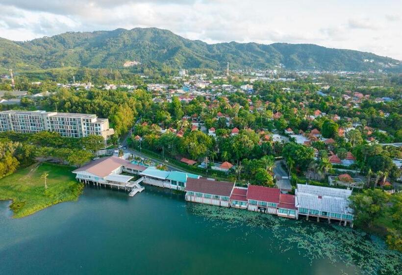 Suite with lake view, Chabana Resort