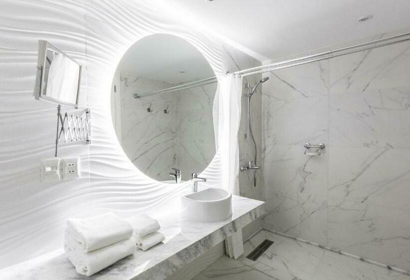 استودیوی سوپریور, Hub Hotel Asuncion