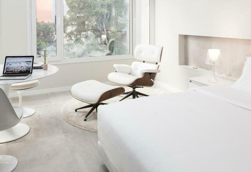 استودیوی لوکس, Hub Hotel Asuncion