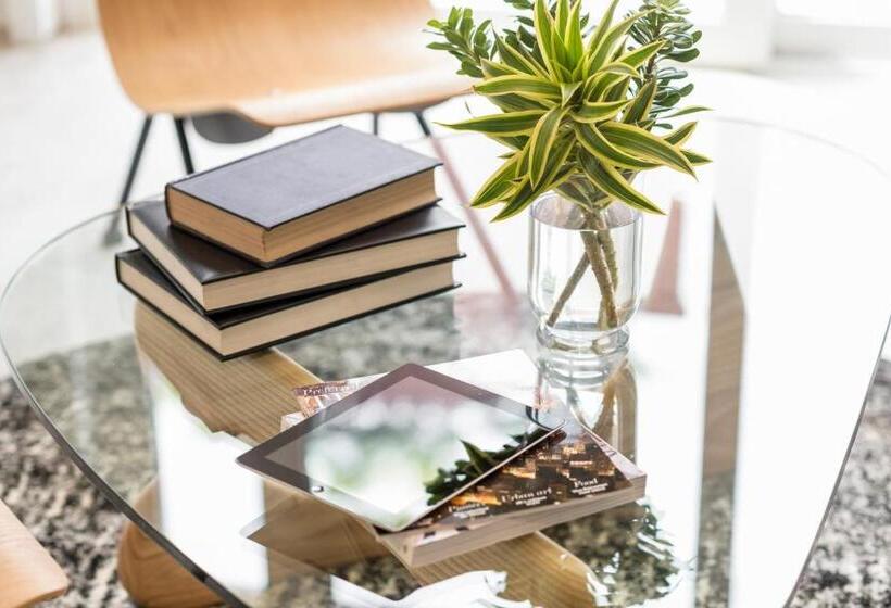 استودیوی سوپریور, Hub Hotel Asuncion