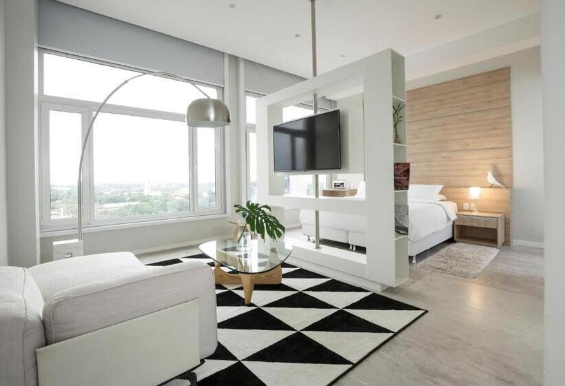 استودیوی سوپریور, Hub Hotel Asuncion