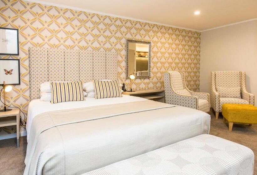 استودیوی استاندارد, Asure Destiny On Fitzherbert Motel