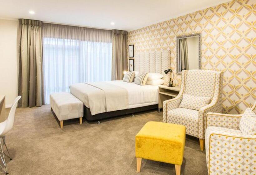 استودیوی استاندارد, Asure Destiny On Fitzherbert Motel