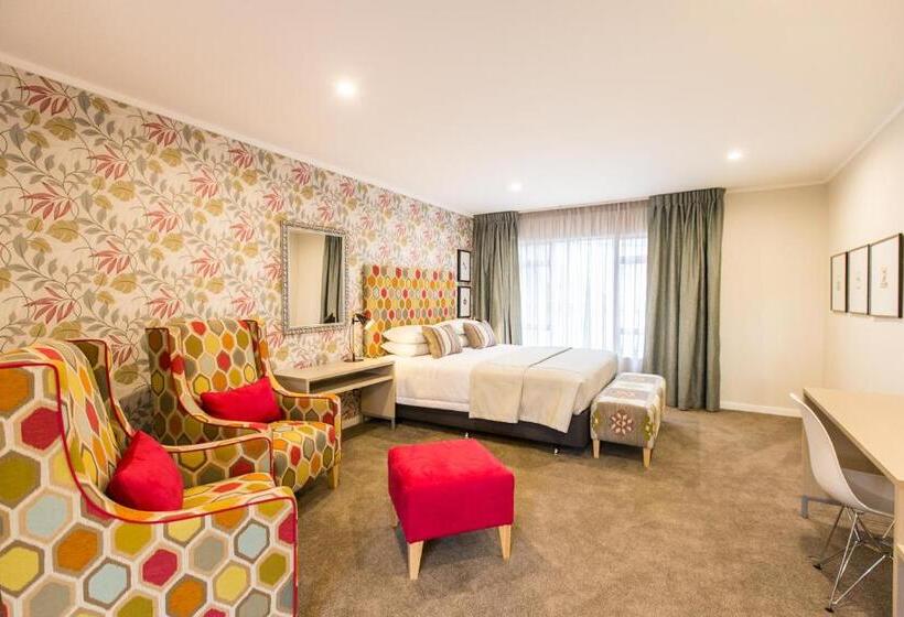 استودیوی استاندارد, Asure Destiny On Fitzherbert Motel
