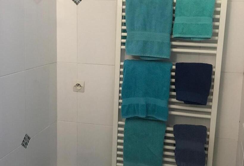 اتاق استاندارد سه نفره, B&b Le Miroir Aux Fées Bordeaux