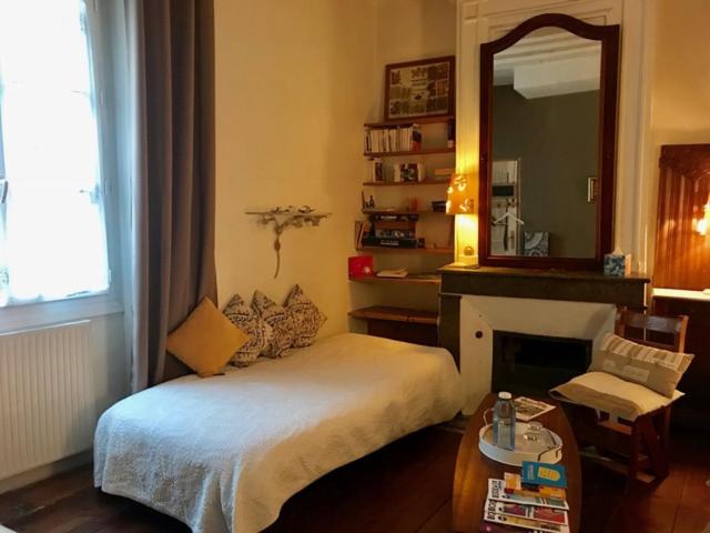 اتاق استاندارد سه نفره, B&b Le Miroir Aux Fées Bordeaux