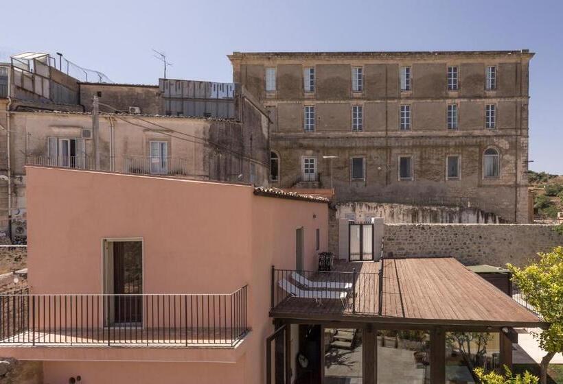 سوئیت جونیور با چشم‌انداز باغ, Giardino Sul Duomo