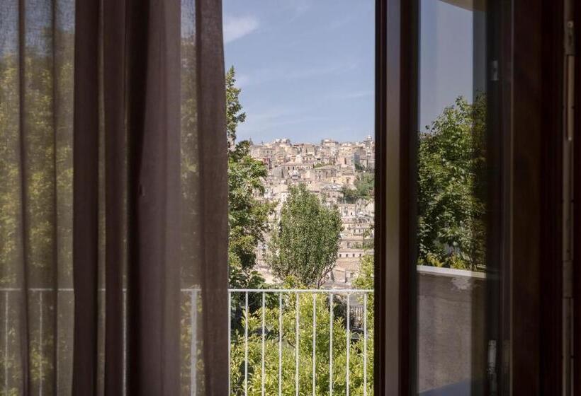 اتاق لوکس با چشم‌انداز باغ, Giardino Sul Duomo