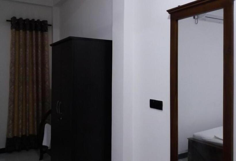 标准间带阳台, Sea Zone Hotel Nilaveli
