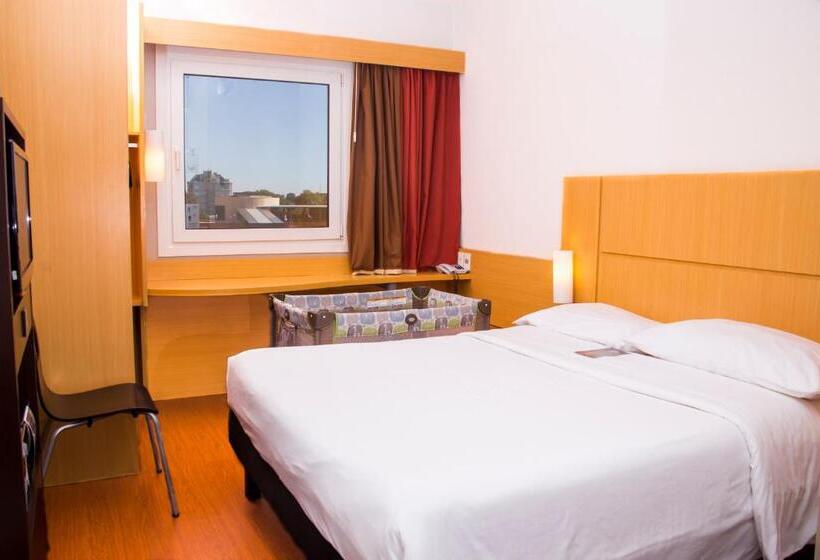 اتاق خانوادگی, Ibis Asuncion