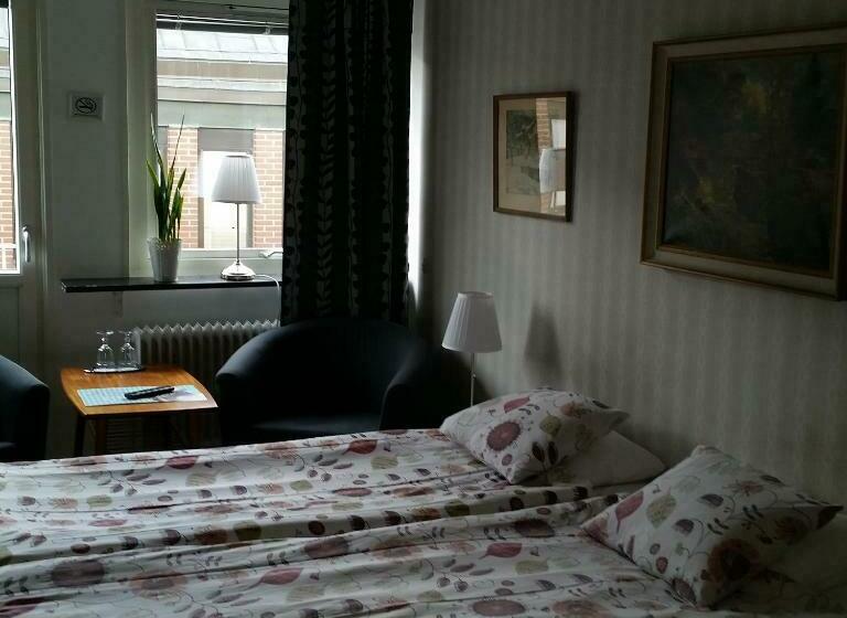 Bed in Shared Room, L Bode