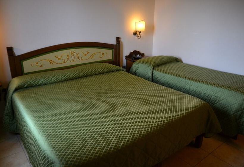اتاق استاندارد سه نفره, Lusi