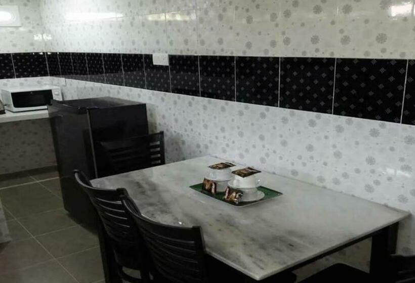 اتاق لوکس چهار تخته, Rasa Senang Villa  Islam Guest Only