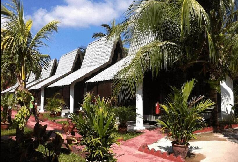 اتاق لوکس چهار تخته, Rasa Senang Villa  Islam Guest Only