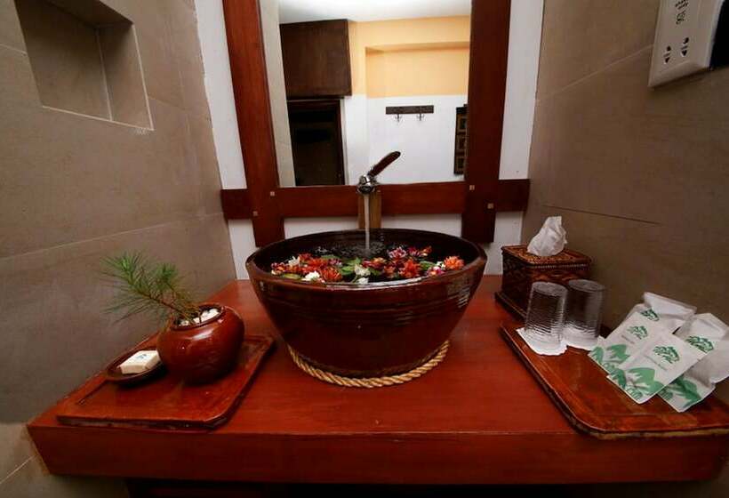 ویلای لوکس 1 خوابه, The Hotel Kalaw Hill Lodge