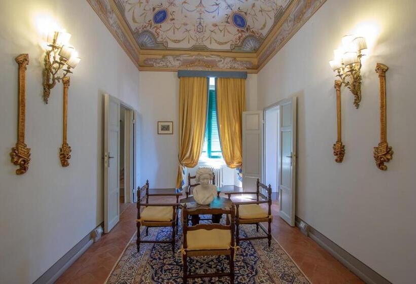 اتاق لوکس با چشم‌انداز شهر, Villa Alta   Residenza D Epoca Con Piscina