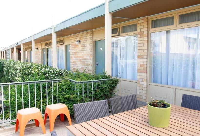 اتاق استاندارد سه نفره, Mid City Motor Inn Queanbeyan