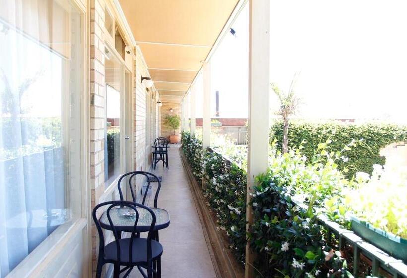 اتاق استاندارد سه نفره, Mid City Motor Inn Queanbeyan
