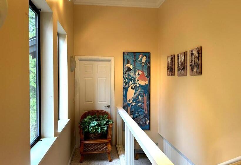 Standard Triple Room with Terrace, Green Garden