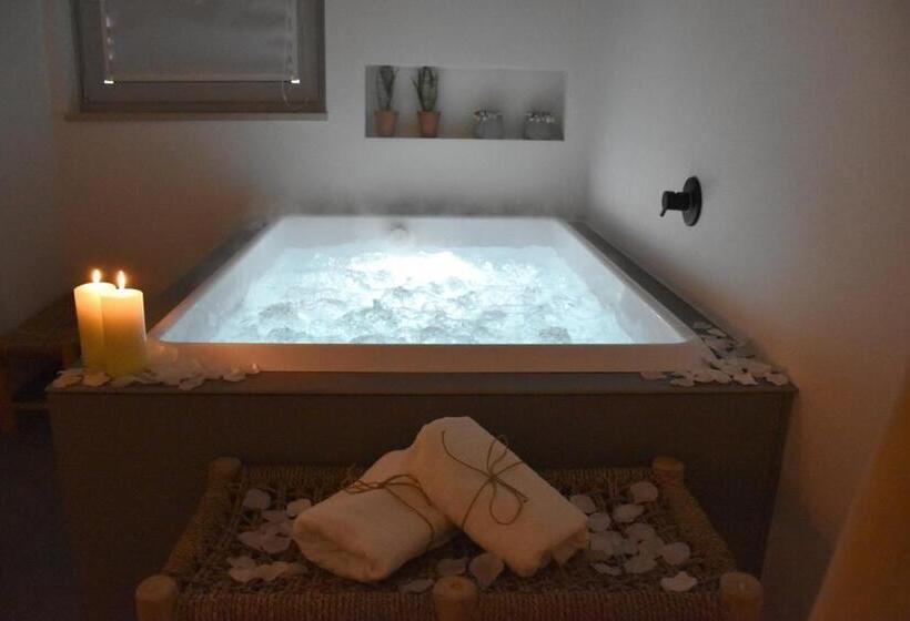 اتاق استاندارد با وان آب گرم, Nerea   Apulian Suite And Rooms
