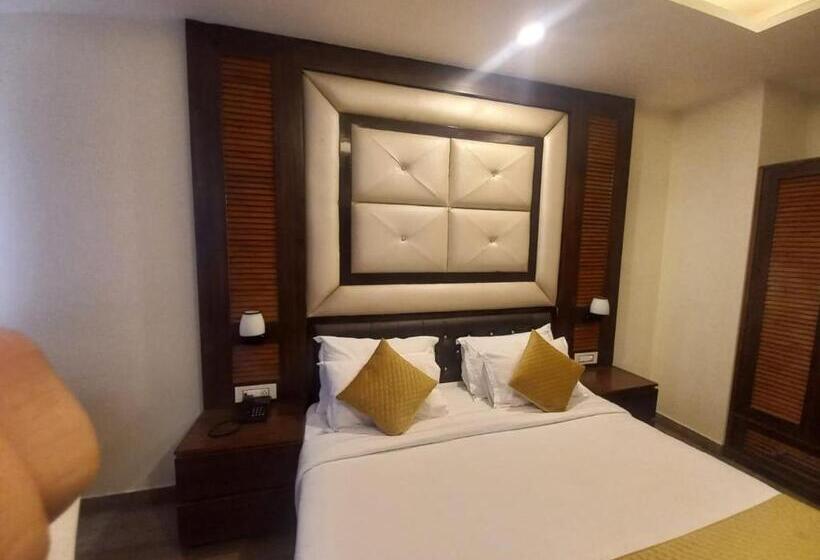 اتاق لوکس, Blue Orchid   A 3 Star Heaven In Tricity