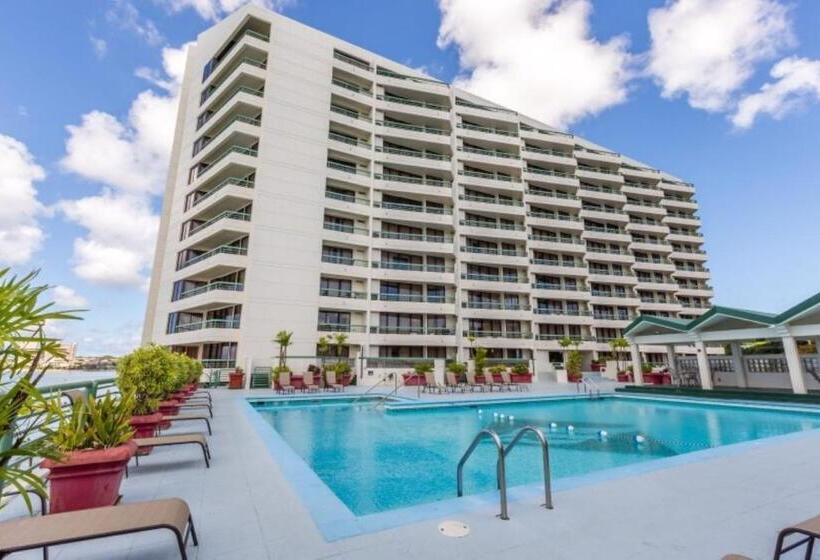 سوییت سوپریور با چشم‌انداز دریا, Alupang Beach Tower, Upgraded Units