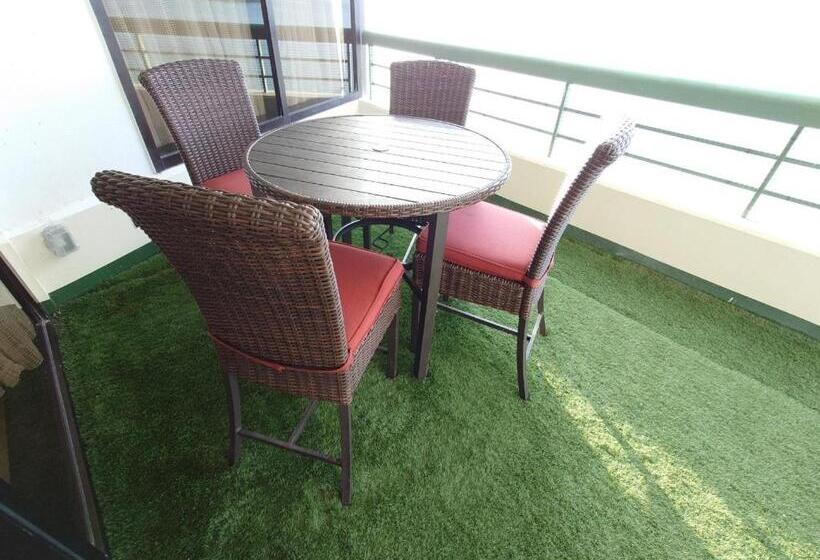 سوییت سوپریور با چشم‌انداز دریا, Alupang Beach Tower, Upgraded Units