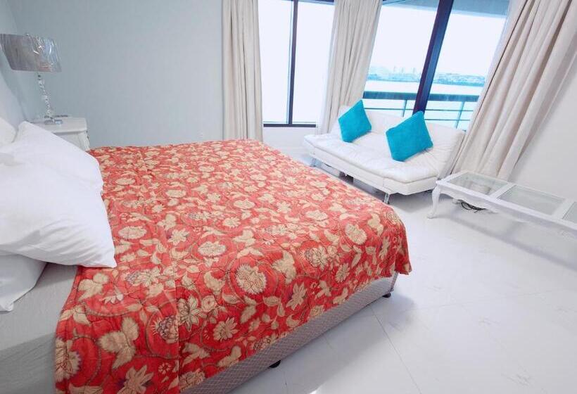 سوییت سوپریور با چشم‌انداز دریا, Alupang Beach Tower, Upgraded Units