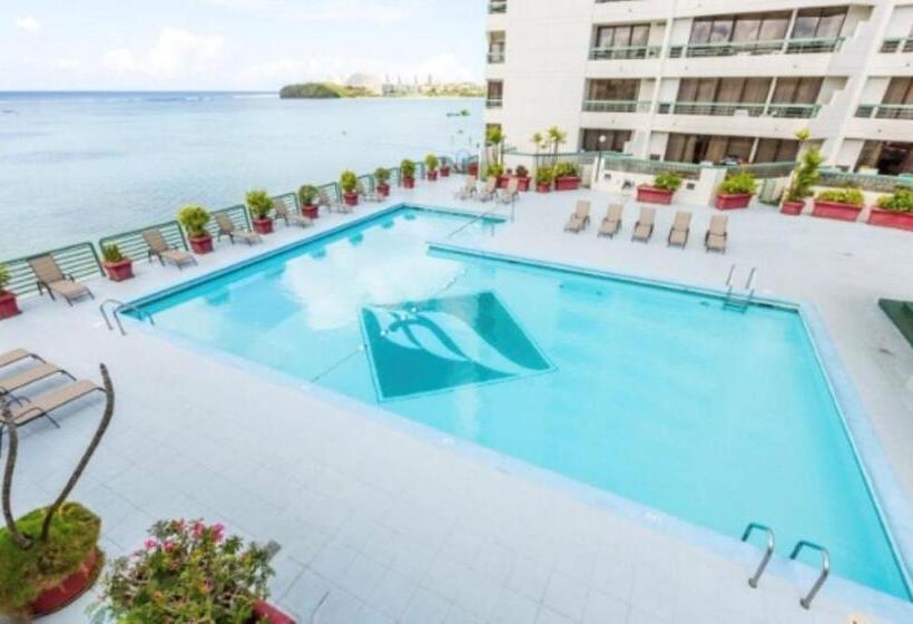 سوییت جونیور با چشم‌انداز دریا, Alupang Beach Tower, Upgraded Units