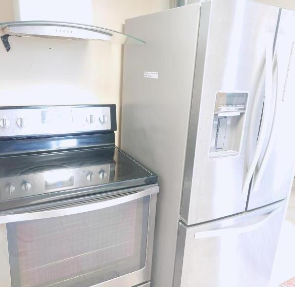 سوییت جونیور با چشم‌انداز دریا, Alupang Beach Tower, Upgraded Units