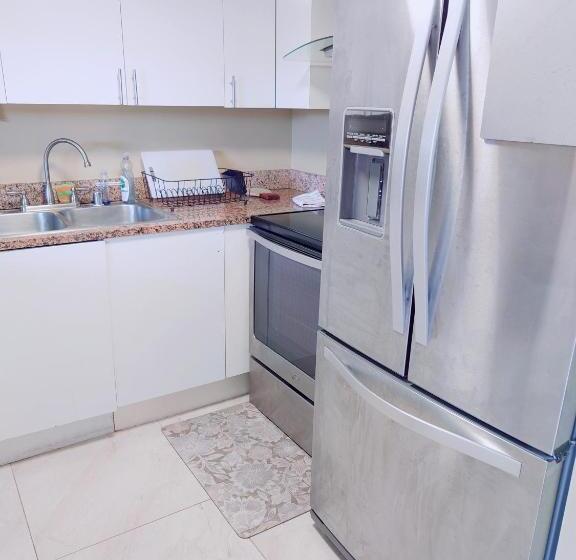 سوییت جونیور با چشم‌انداز دریا, Alupang Beach Tower, Upgraded Units