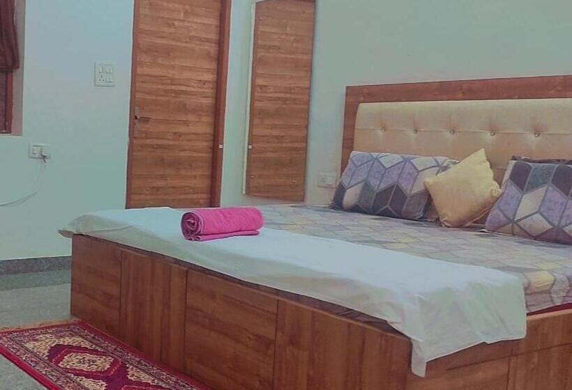 اتاق لوکس, Taj Backpackers Hostel