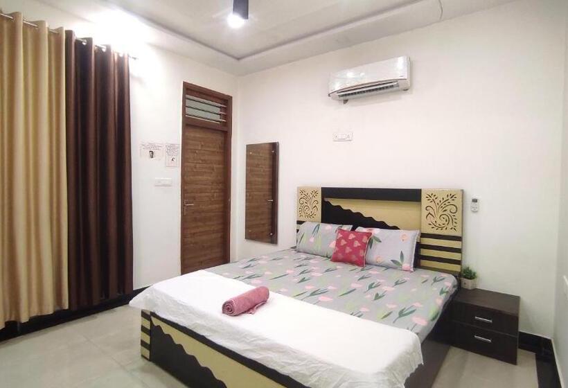 اتاق لوکس با بالکن, Taj Backpackers Hostel