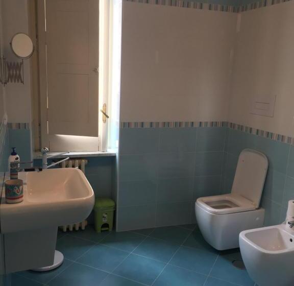 اتاق خانوادگی, B&b Pozzo Dei Desideri