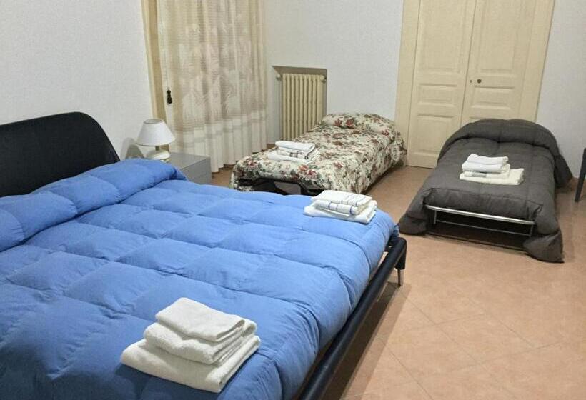 اتاق خانوادگی, B&b Pozzo Dei Desideri