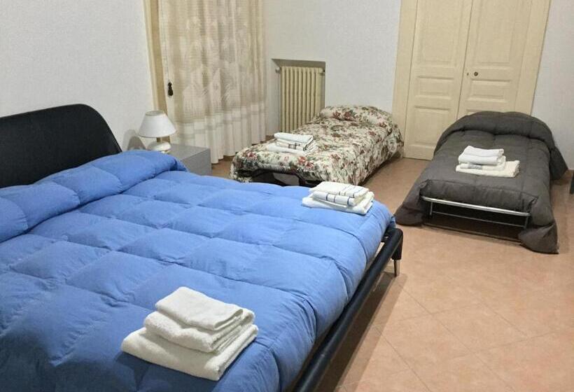 اتاق خانوادگی, B&b Pozzo Dei Desideri