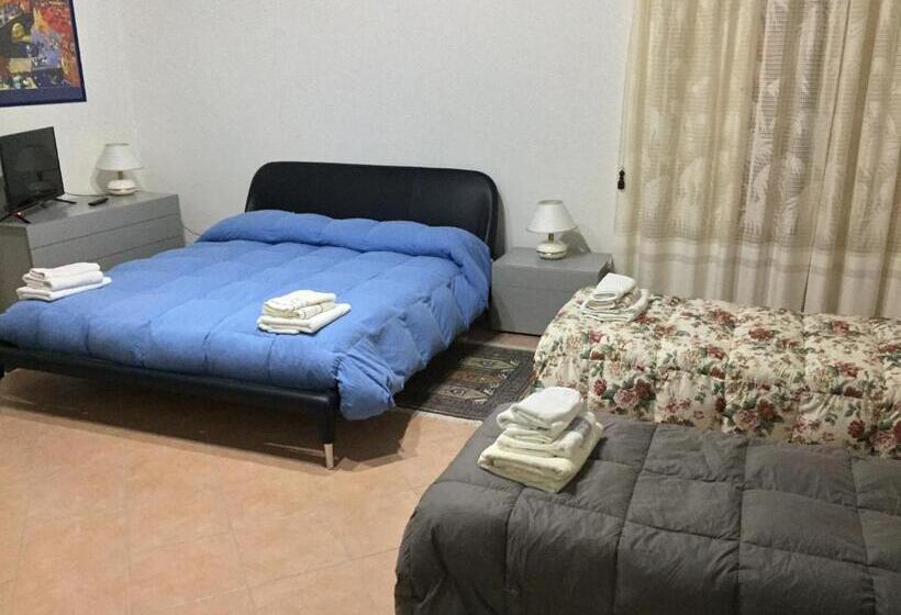 اتاق خانوادگی, B&b Pozzo Dei Desideri