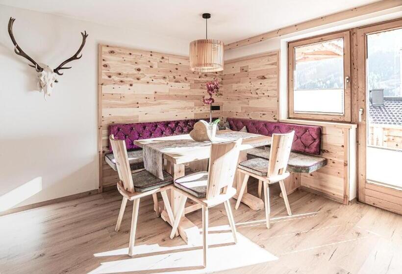 سوییت لوکس, Gästehaus Waldruh