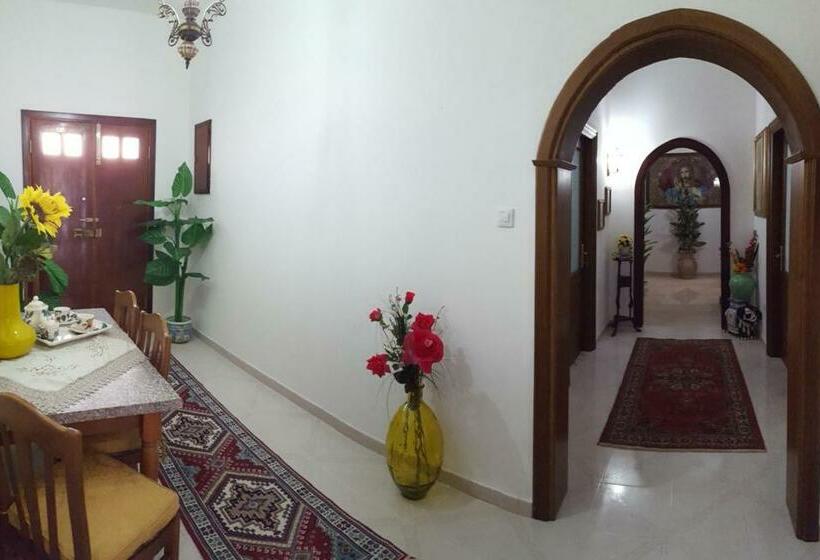 اتاق لوکس با تخت بزرگ, Zia Mia B&b