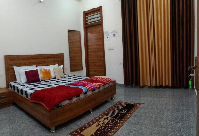 اتاق اکونومی, Taj Street Hostel