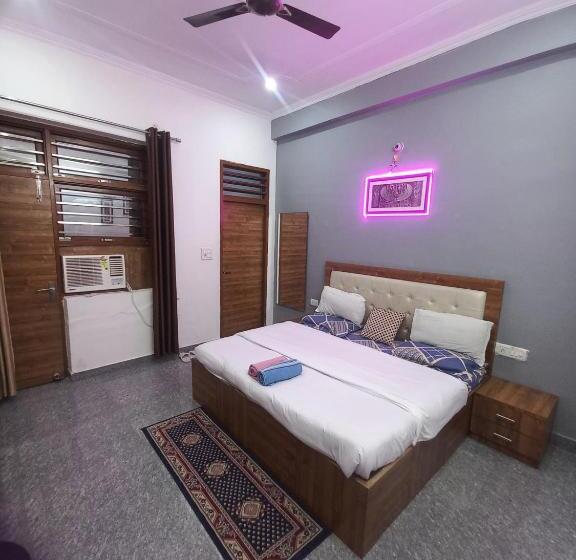 اتاق لوکس, Taj Street Hostel